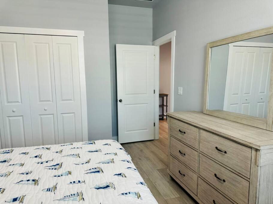 ルッツ Brand New Tampa Oasis With Private Jacuzzi Retreatヴィラ エクステリア 写真